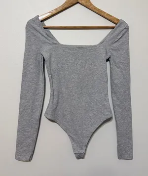 NWT Aritzia Contour Squareneck Bodysuit Size XS gray long sleeve NEW thumbnail 1