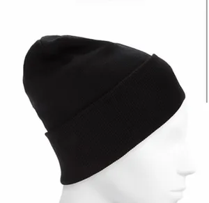 UGG Cuffed Beanie in black NWT thumbnail 3