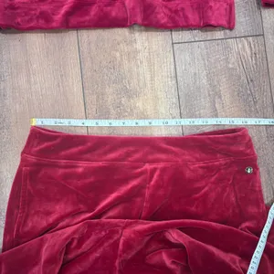 Tommy Bahama Women's Red Velour V-Neck Sweatshirt & Casual Pants Set Size Medium thumbnail 8