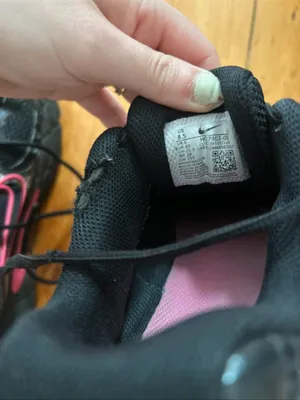 Nike v5 nr in the black and pink 8.5 sneakers thumbnail 4