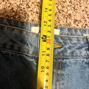Cotton On Distressed‎ Mom Jeans Light Blue Wash Ripped Knee Casual Denim 30Waist thumbnail 4