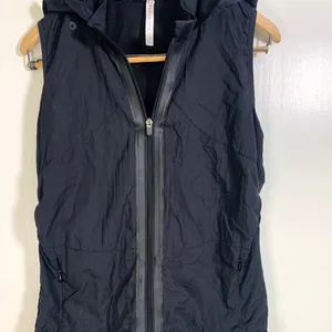 Fabletics S hooded vest elastic waist nylon thumbnail 5