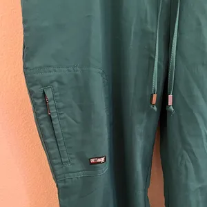 NWT Grey’s Anatomy By Barco Tie Front Cargo Pants Hunter Green Small thumbnail 5