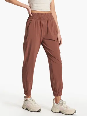 Vuori Women's Villa Jogger Pants in Hazelnut Size S thumbnail 3