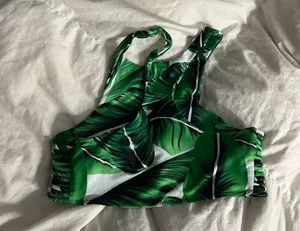 Alternative Apparel Small cut out tropical sports bra thumbnail 2