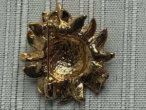 Sunflower with Bee Brooch Gold thumbnail 2