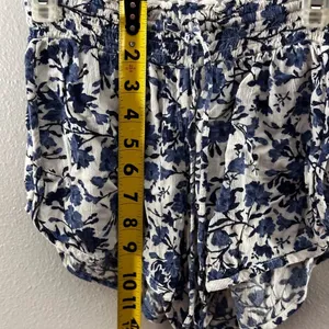American Eagle Women Elastic Waist White/Blue Floral Loose Shorts size‎ XXS thumbnail 4