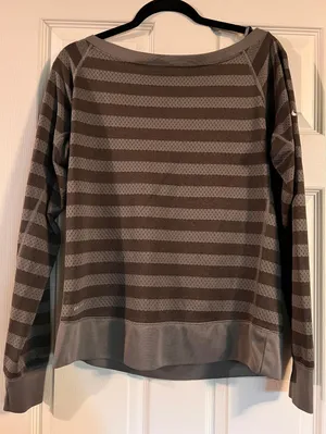 Nike Mesh Top Size Medium thumbnail 1