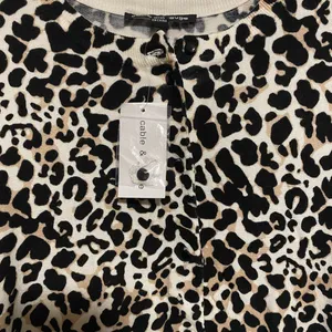 Cable & Gauge Leopard Print Button Front Top | Long Sleeve Knit Blouse XL thumbnail 5