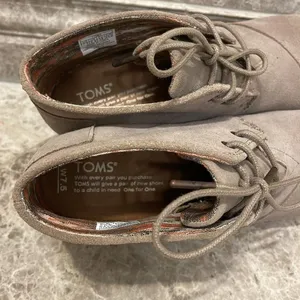 Toms Kala Desert Wedge Bootie Size 7.5 Suede Taupe Lace Up Boot thumbnail 14