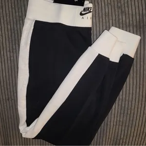 NWT Women's Nike Air Sportswear Black Pants Joggers C19‎ thumbnail 11