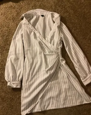 White w/black striped semi fitted dress thumbnail 1