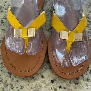 Coach Sable Yellow Patent Leather‎ Bow Thong Sandals Flat Flip Flops Q3259 9.5 thumbnail 2