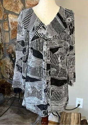 Chaus Black and White Lace Overlay Top Size XL thumbnail 1