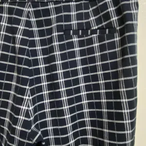 Amanda + Chelsea Women’s Plaid Capri Pants Size 19W Black White Waist 28” thumbnail 3