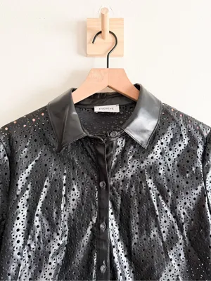 Evereve Vegan Leather Pattern Button Down Short Sleeve Size S thumbnail 2