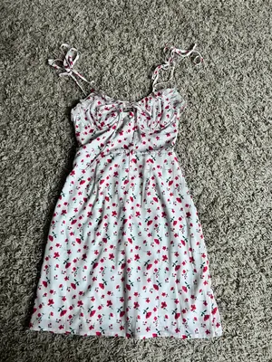 Princess Polly White Floral Sundress Size 4 thumbnail 1