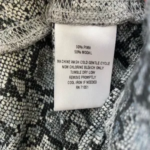 EUC Stone &‎ Sky women’s gray reptile print patterned soft stretch twist skirt S thumbnail 5