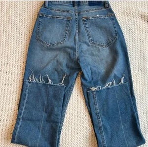 Abercrombie The Ankle Straight Ultra High-Rise Blue Jean thumbnail 2
