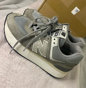 Used New Balance 574 Classic Women Size 7.5 thumbnail 1