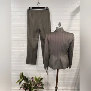 Le Suit New With Tags Women’s Latte Tan Pinstripe Blazer and Pants Suit Set thumbnail 4