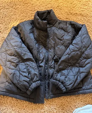 Old Navy Puffer Jacket Women’s black thumbnail 1