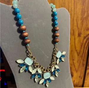 Taramanda Gold Tone Beaded Statement Necklace Blue thumbnail 4