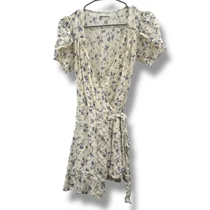 Reformation Ellwood Short Sleeve Wrap Mini Dress in Sinead White Blue Floral‎ M thumbnail 3