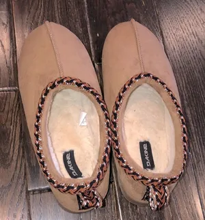 DAKINE faux sheepskin lined slippers size 9-10 thumbnail 1