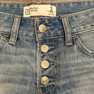 2010s‎ Abercrombie & Fitch Low Rise Distressed Denim Micro Shorts Light Wash 2 thumbnail 3