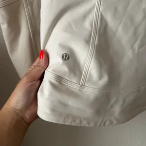 Lululemon Slim Fit Feelin' Frosty Softshell Running Jacket White Size 8 thumbnail 8