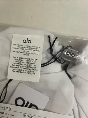 Alo Yoga NWT Bead it Oversized White Scrunchie Hair Tie with Brand Accent thumbnail 5