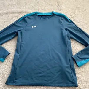 Nike Womens Sz M Dri-Fit Long Sleeve Blue Running Athleisure Luxe Preppy Sports thumbnail 2