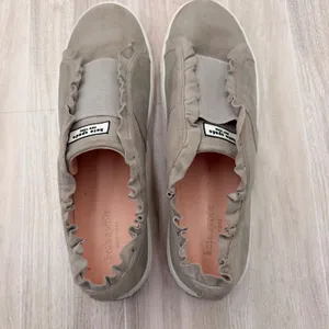 Kate Spade Lance Sneakers Womens 9M Taupe Excellent Ruffle Suede Slip On Shoes thumbnail 5