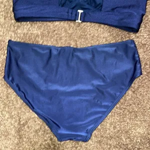 Women’s size medium NWOT navy blue 2 piece swimsuit thumbnail 6