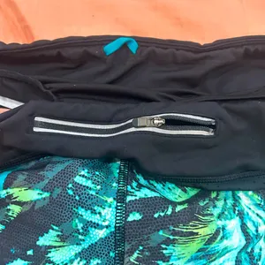 Athleta Black and Green Athletic Shorts Moisture-Wicking Relaxed Fit thumbnail 3