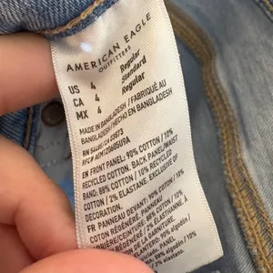 American Eagle Low-Rise Ultra Wide Leg Jeans Size 4 Light Wash Denim thumbnail 6