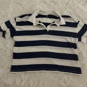 Gap Cropped Polo Shirt thumbnail 1