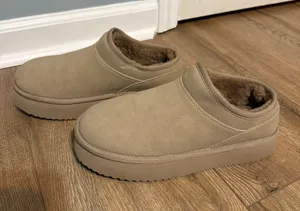 American Eagle Slippers thumbnail 1