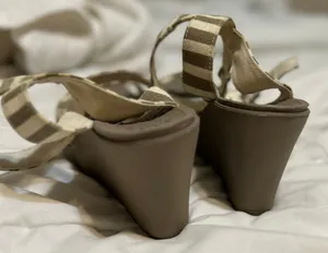 Crocs Sandals Women’s 9 Wedge thumbnail 3
