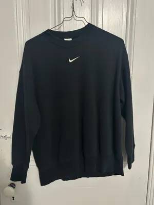 Nike Crewneck Sweatshirt thumbnail 1