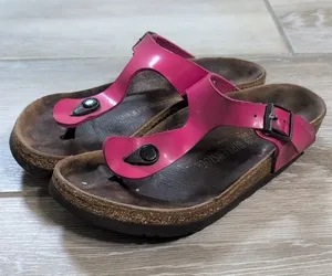 Birkenstock Patent Pink Gizeh Sandals | Women's 38 Birkenstock Gizeh Sandals thumbnail 1
