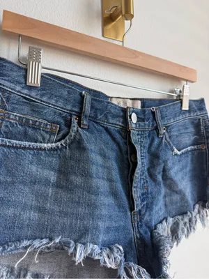 Free People We The Free Frayed Denim Cutoff Shorts Medium Wash Size 27 thumbnail 4