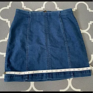 Free people modern femme dark denim miniskirt jean skirt size 8 thumbnail 4