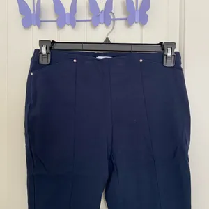 EUC Calvin Klein women’s navy blue‎ pull on stretch slim cut dress pants small thumbnail 2