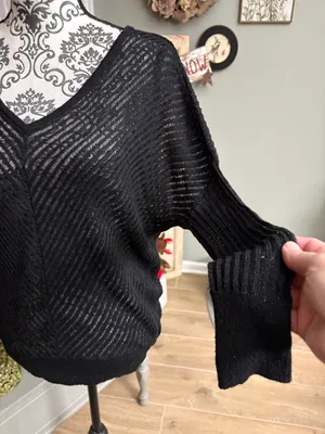 Jennifer Lopez Size XS Black V Neck Sweater thumbnail 5
