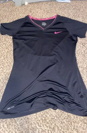 Nike dri-fit excercise top thumbnail 1