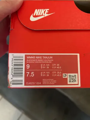 NEW Nike Women’s Tanjun Sneakers thumbnail 6