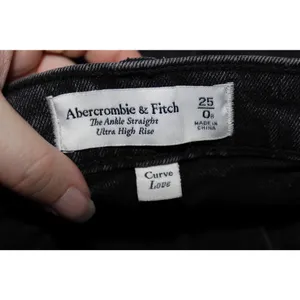 Abercrombie & Fitch The Ankle Straight Ultra High Rise Black Jeans Size 25 / 0 R thumbnail 3