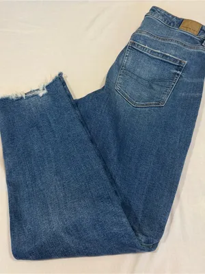 American Eagle Mom Jean Strigid Raw Hem Medium Blue Denim High-Rise Size 8 thumbnail 1